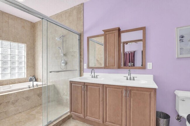 Building Photo - 916 Roberts Rd