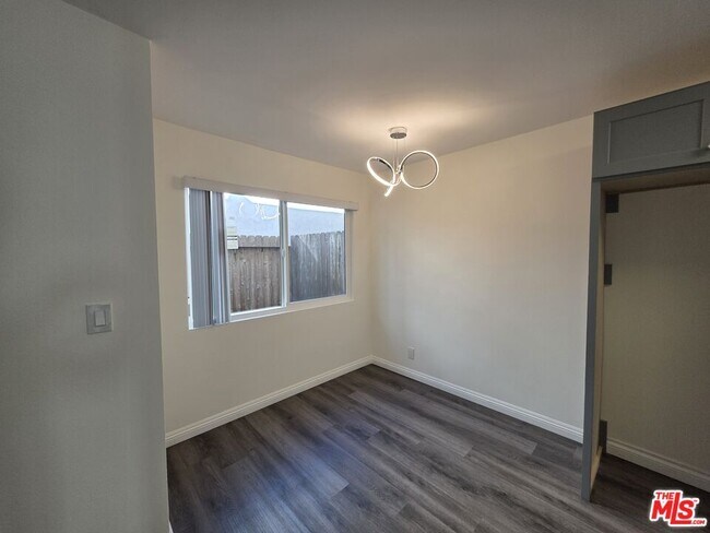 Building Photo - 517 N Francisca Ave