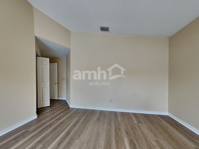 Building Photo - 1722 Wakefield Dr