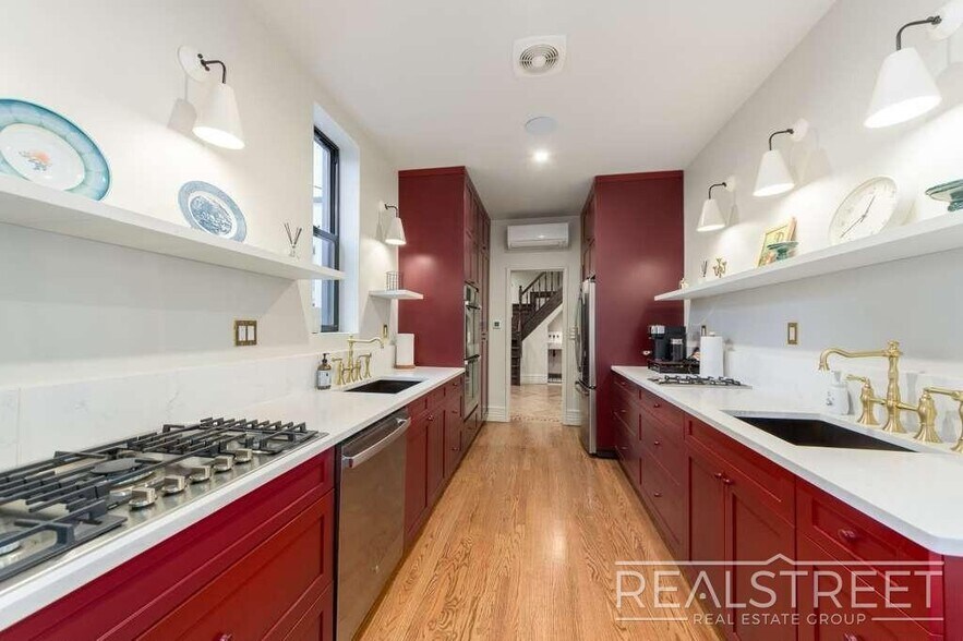 Building Photo - Luxury 4-Bed, 3.5-Bath Duplex with Private...