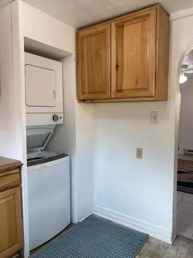 Building Photo - 1127 W Mulberry St