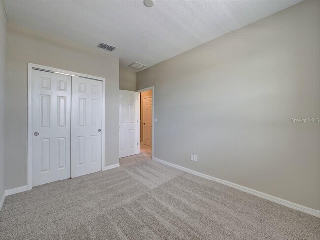 Extra Bed Room (total 3 bedroom) , , Fits a spacious queen size bed, with window, privacy Blinds, an - 1074 Amber Leaf Trail