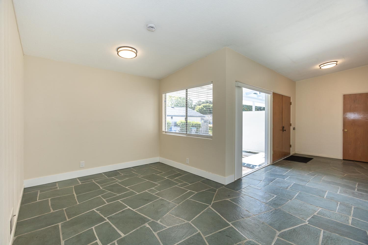 Dining area #1 - 679 Rancho Dr