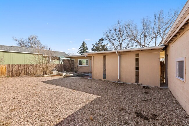 Building Photo - 2204 Cooper Ave