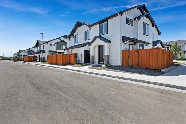 Building Photo - 11030 W Lavonne Ln