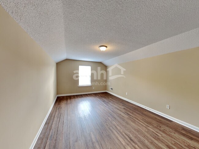 Building Photo - 2135 Beckenham Pl