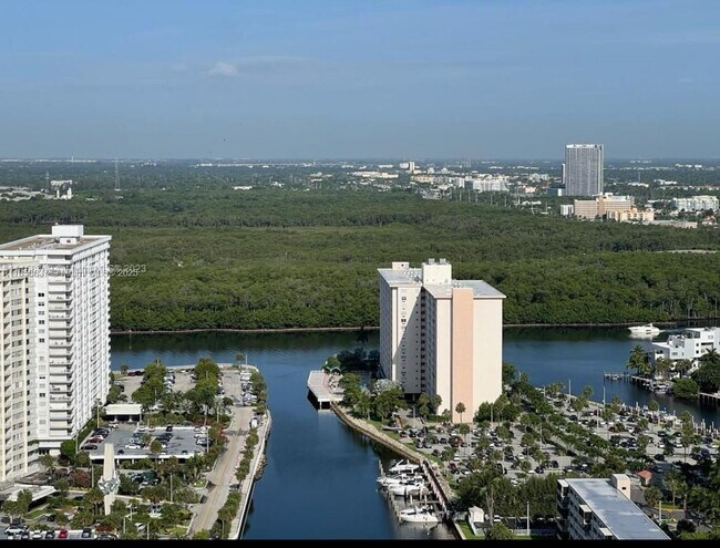 Building Photo - 15811 Collins Ave