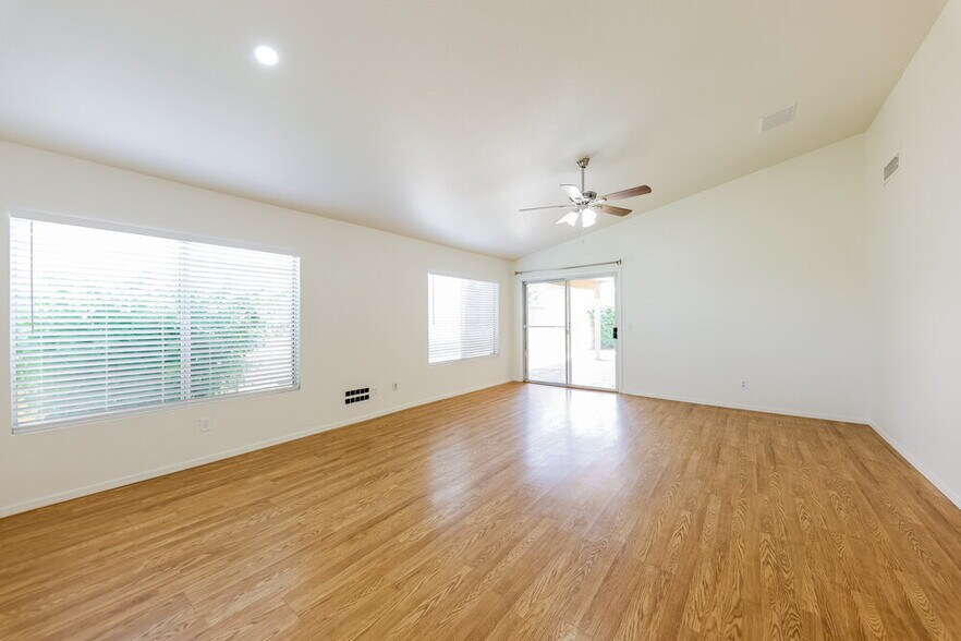 Building Photo - 2217 E Kelton Ln