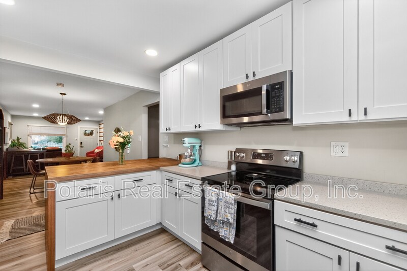 Building Photo - 4905 Norwaldo Ave