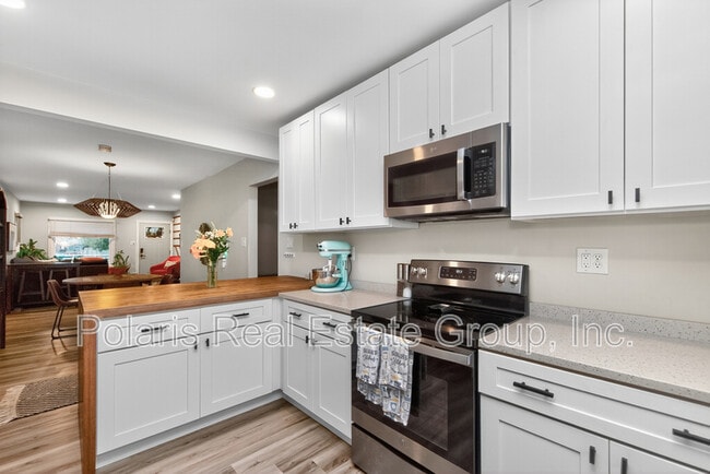 Building Photo - 4905 Norwaldo Ave