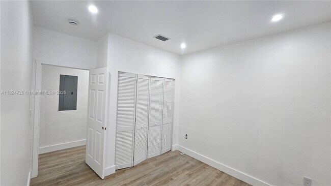 Building Photo - 3110 SW 21st Ter