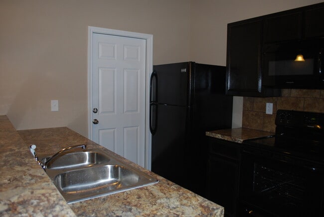 Building Photo - 1510 Dakota Ter