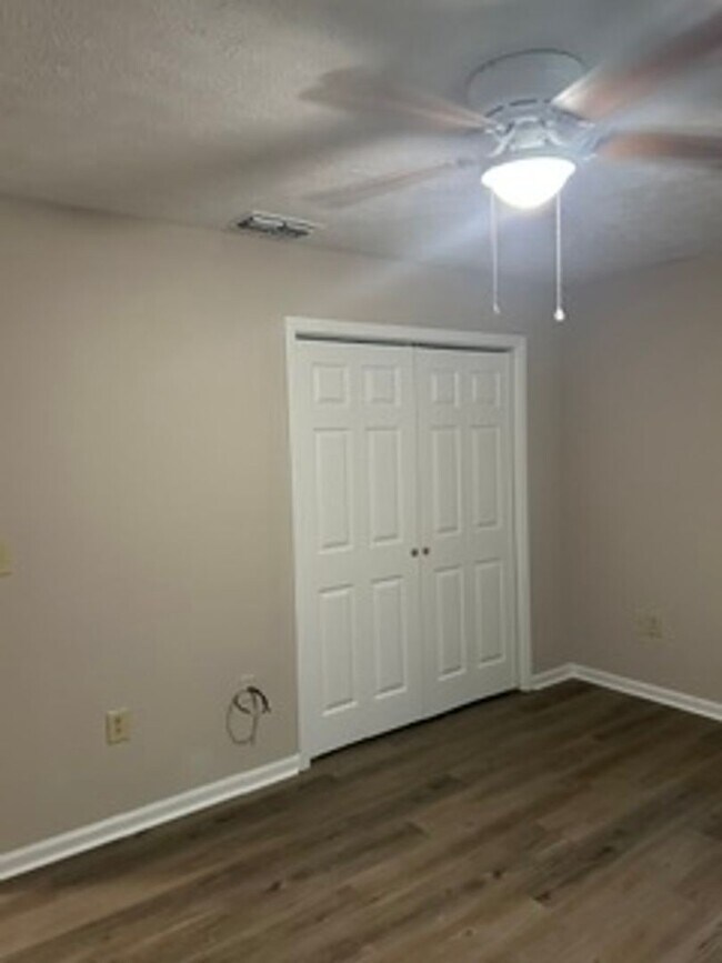 Building Photo - 216 Maryland Dr