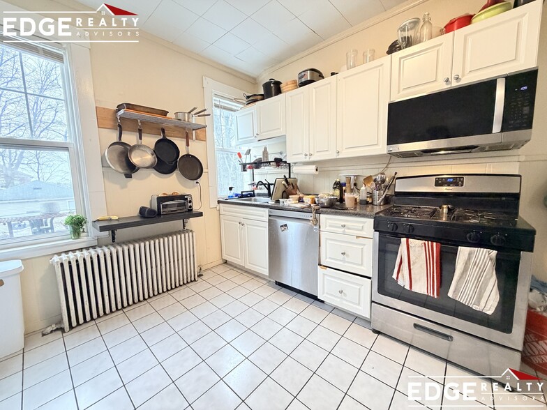 Building Photo - 17 Bennett St