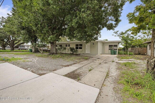Primary Photo - 418 N Fiske Blvd