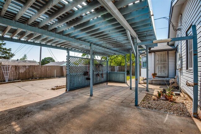 Building Photo - 4630 Kelton Dr
