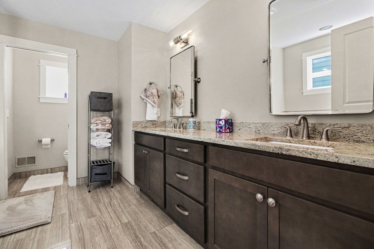 Building Photo - 3906 Hillside Dr