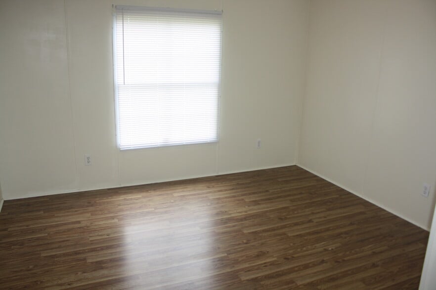 bedroom [01] - 3305 Peaceway Dr