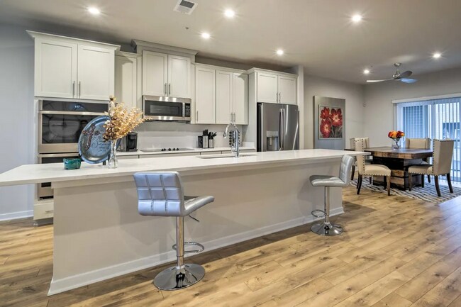 Building Photo - Luxury 3BR/2.5BA Condo w/ Balcony and Rooftop Terrace & Garage – Walk to One Loudoun
