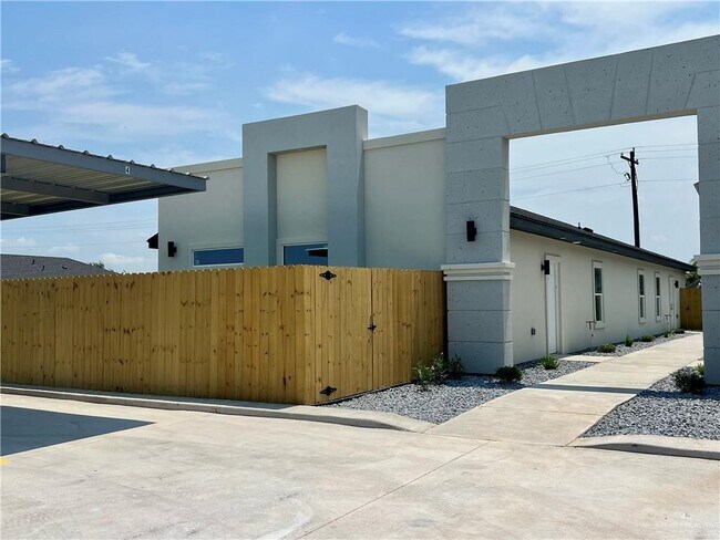 Building Photo - 1817 Monaco Dr