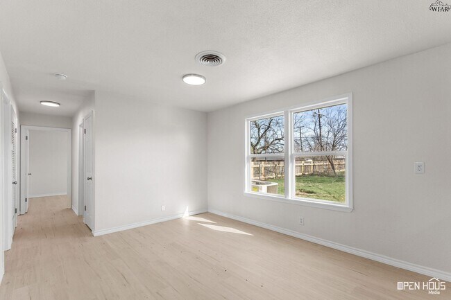 Building Photo - 3201 Cuba Ct