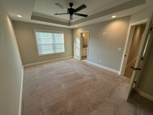 Building Photo - Knoxville 37920 - **COMING AVAILABLE August 1st** Beautiful single family home located in South K...