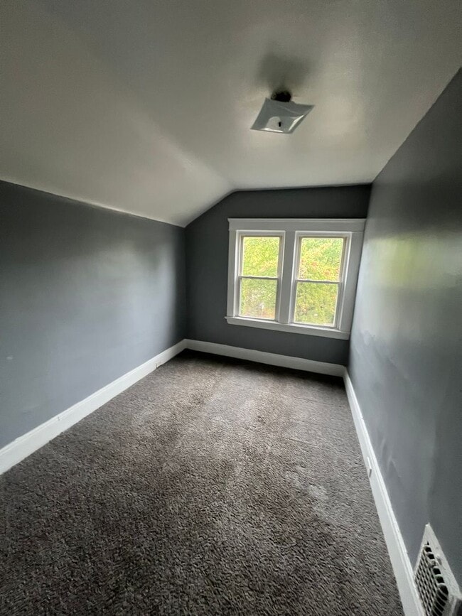 Building Photo - 4 Bedroom Single Family in Cleveland ,Ohio