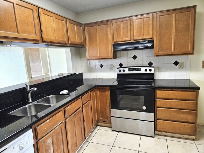 Building Photo - 8215 Summer Quail Dr