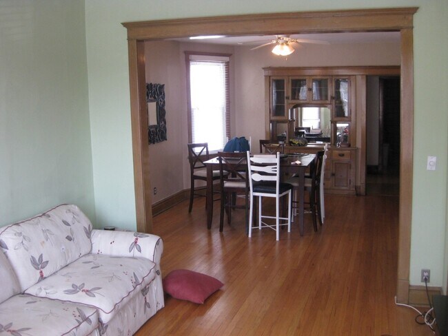 Building Photo - 1414 W Henderson St