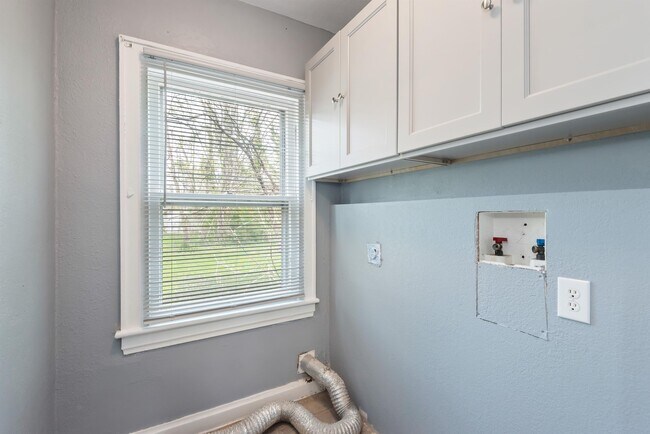 Building Photo - 4021 Porter Ave