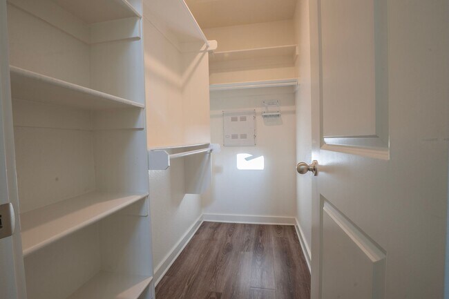 Building Photo - 2 Bedroom 2 Bath home located in Fayetteville!