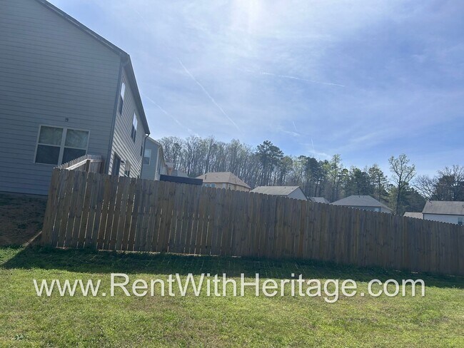 Building Photo - Custom DR Horton Home in Popular Overlook at Camp Creek/ Attention to Detail / Fantastic Location