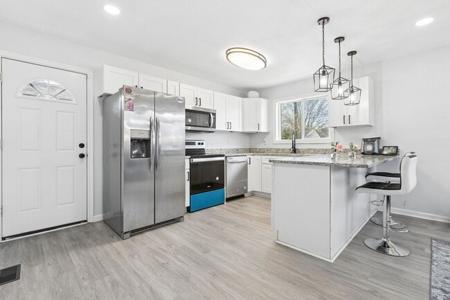 Building Photo - Beautifully Renovated 3-Bedroom Home in Hampton – Move-In Ready!