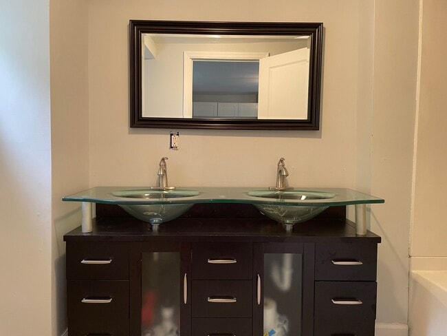 Building Photo - 18 Elizabeth St