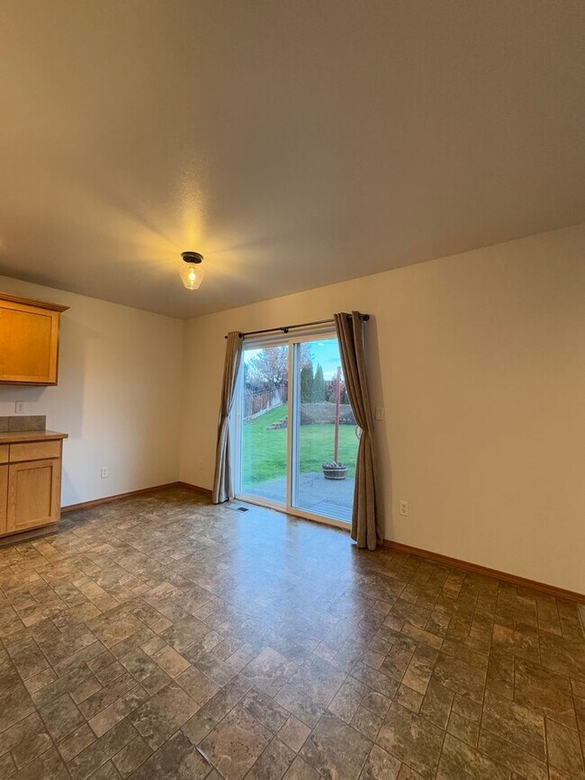 Building Photo - Beautiful Rental with Oversized Yard & Open Layout