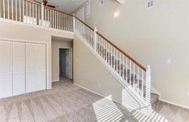 Building Photo - 730 Redwing Pl Dr