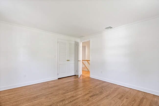 Building Photo - 18 Echo Ln