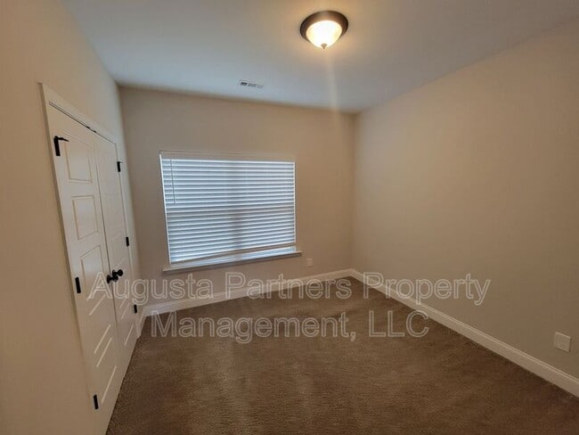 Building Photo - 257 Tulip Dr