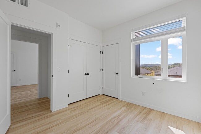 Building Photo - 311 E Lorene St