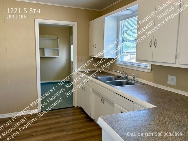 Building Photo - 1221 S 8th-