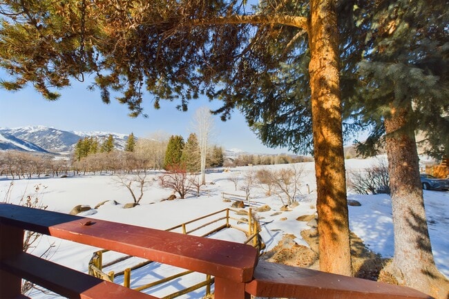 Building Photo - 209 E Reds Rd