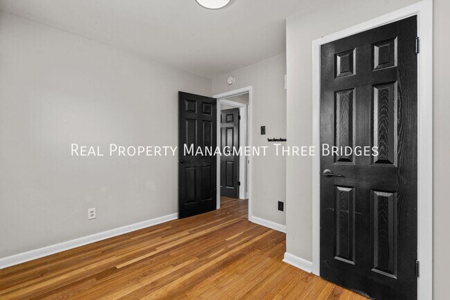 Building Photo - 110 Birchwood Dr