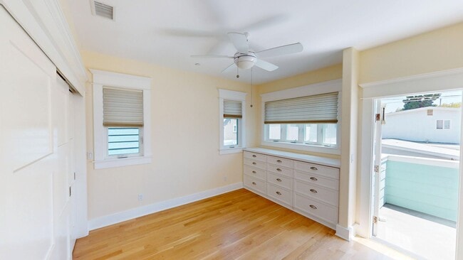 Building Photo - Spacious 4 Bed and 3 Bath Home in Coronado...