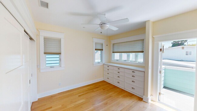 Building Photo - Spacious 4 Bed and 3 Bath Home in Coronado's Village