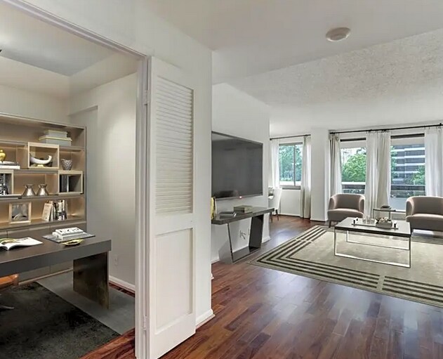 Building Photo - 49 Briar Hollow Ln