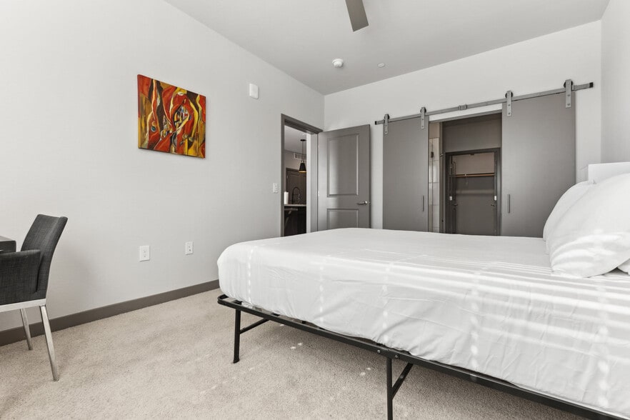 Building Photo - 400 N 2nd Ave