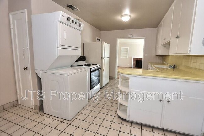 Building Photo - 3109-3111 Hampshire Drive