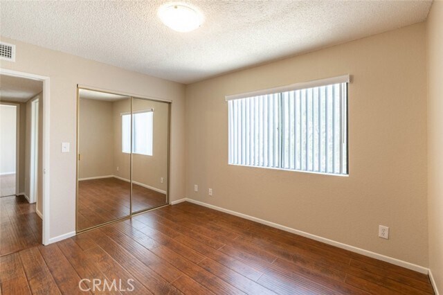 Building Photo - 569 Palm Dr