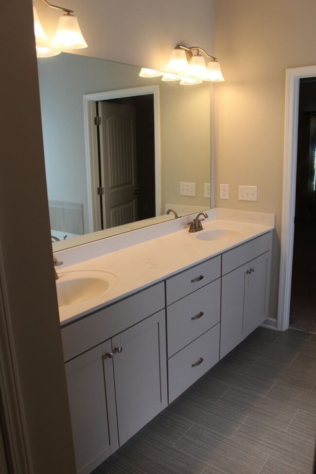 Building Photo - 321 Settlers Pointe Dr