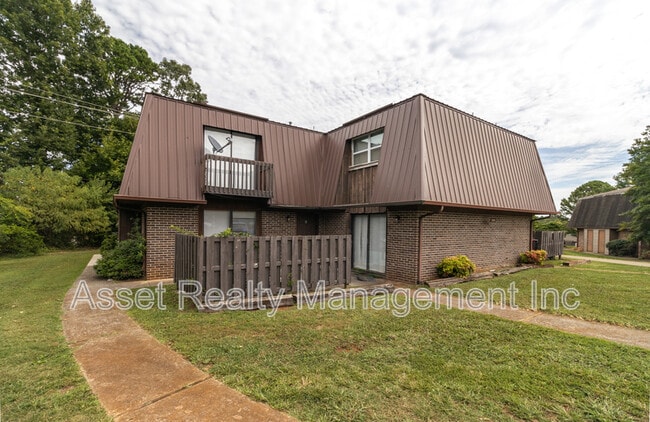 Building Photo - 504 Cedartop Ln NW